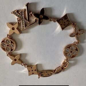WOMAN’S LOUIS VUITTON BRACELET
